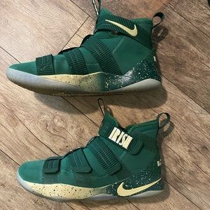 Nike Lebrons Soldier 11’s Limited basketball STVM